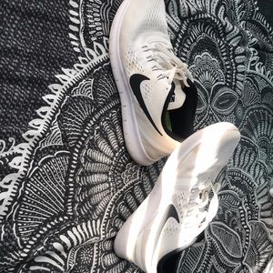 White and Black NIKE Free RN